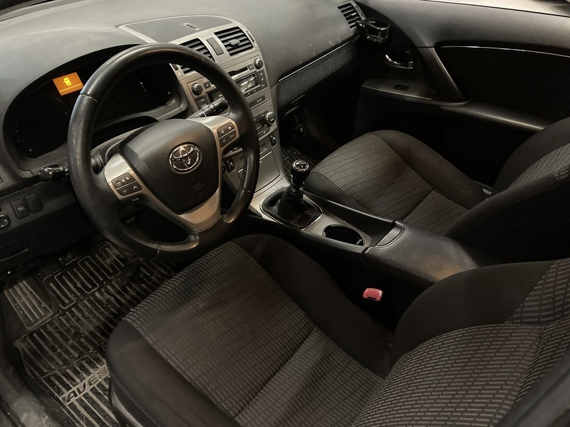 Toyota Avensis vaihtoauto