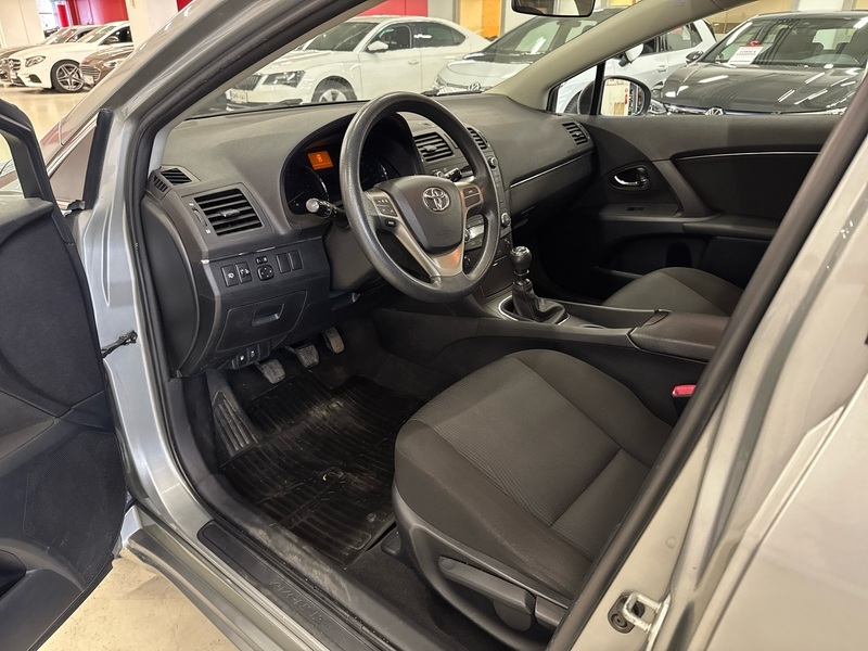 Toyota Avensis vaihtoauto