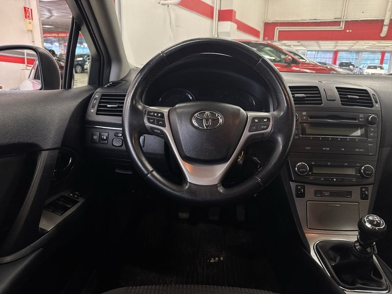 Toyota Avensis vaihtoauto