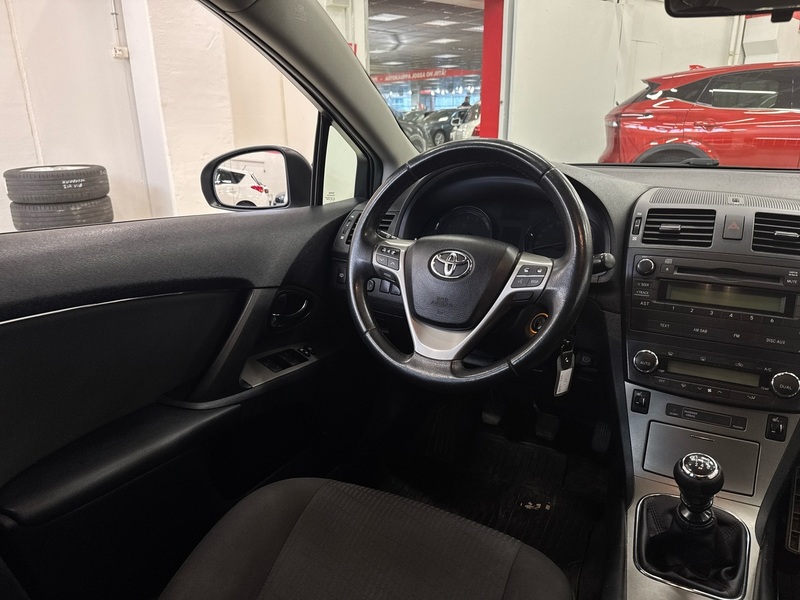 Toyota Avensis vaihtoauto