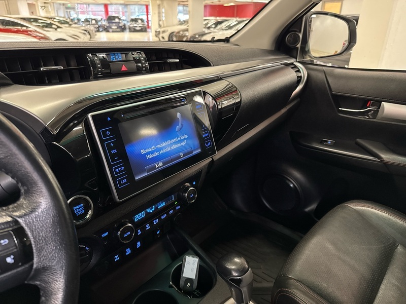 Toyota Hilux vaihtoauto