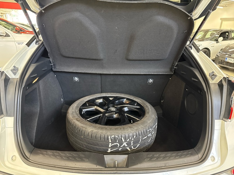 Toyota C-HR vaihtoauto