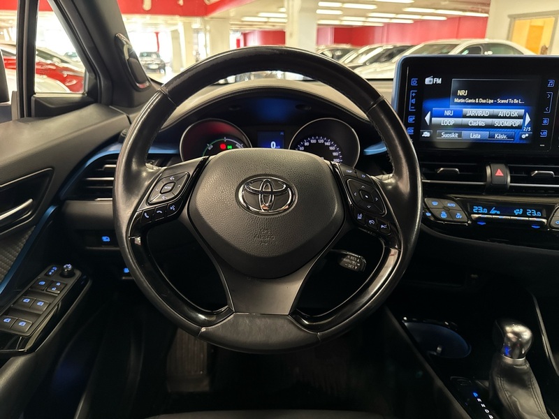 Toyota C-HR vaihtoauto