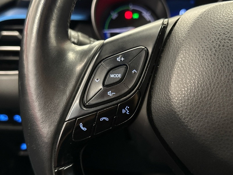 Toyota C-HR vaihtoauto