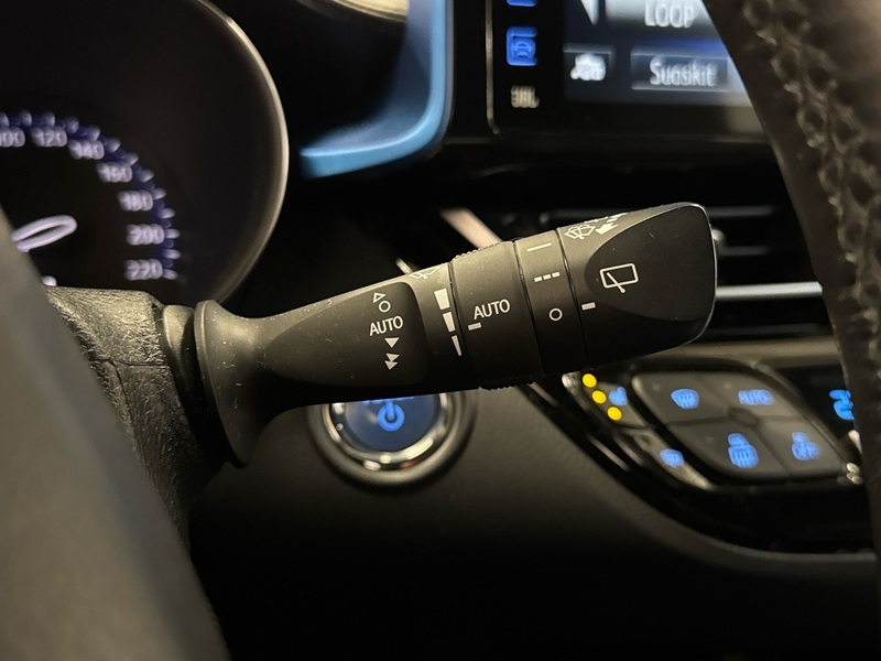 Toyota C-HR vaihtoauto