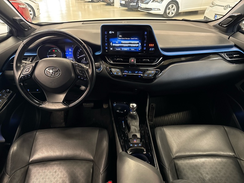 Toyota C-HR vaihtoauto