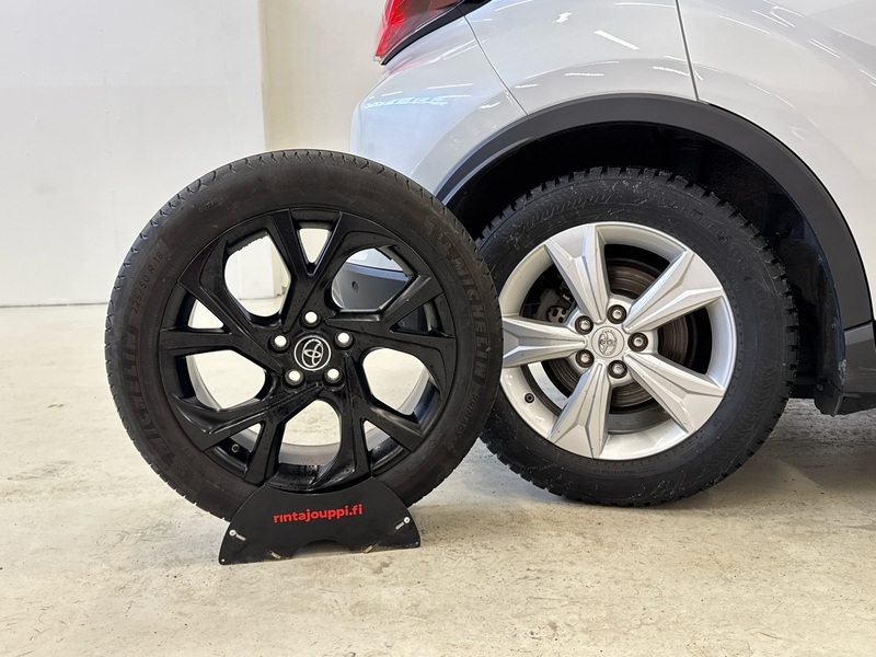 Toyota C-HR vaihtoauto