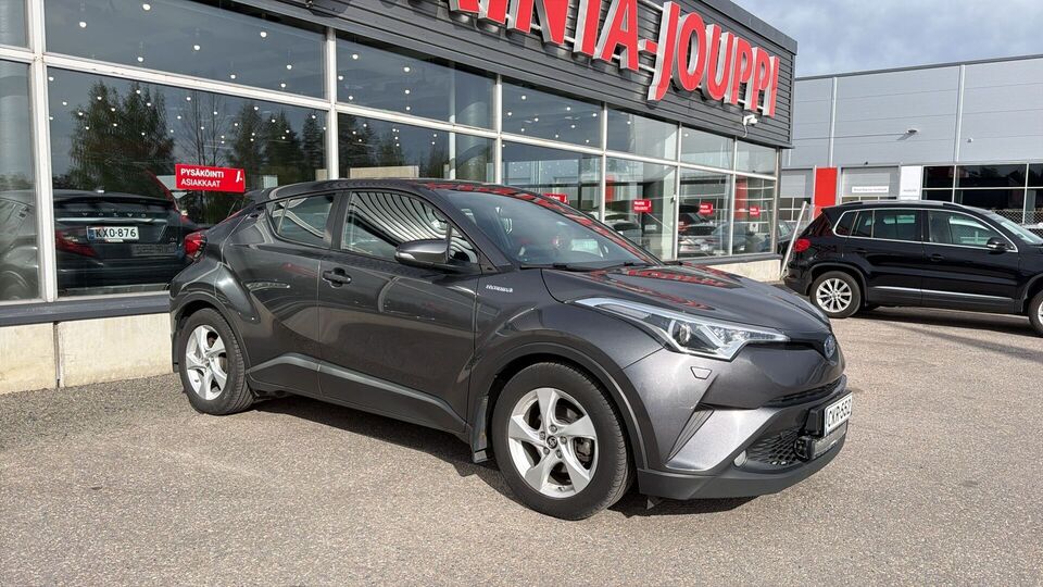 Toyota C-HR vaihtoauto