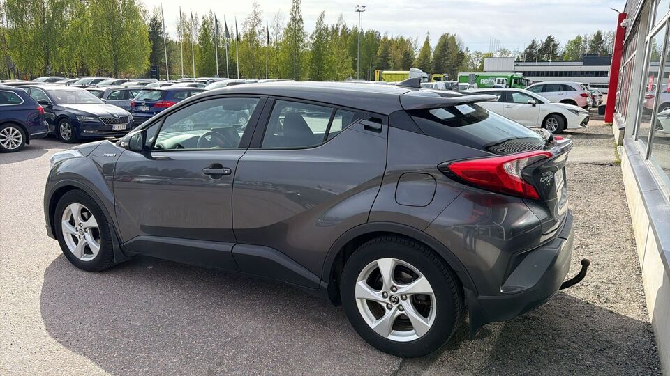 Toyota C-HR vaihtoauto