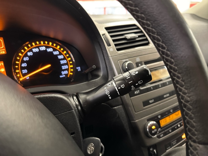 Toyota Avensis vaihtoauto