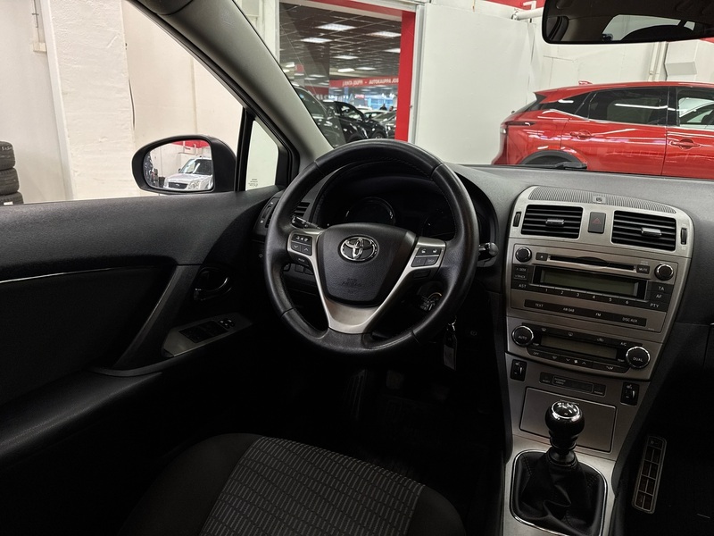 Toyota Avensis vaihtoauto