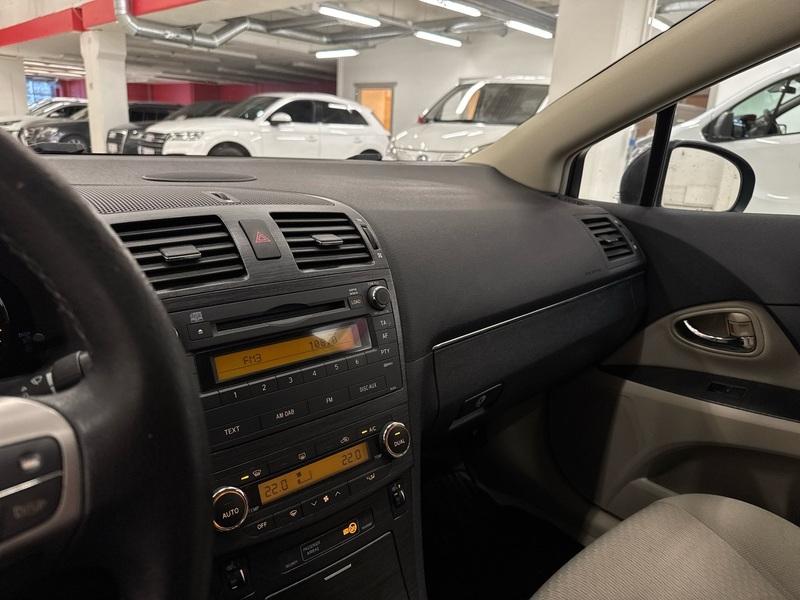 Toyota Avensis vaihtoauto