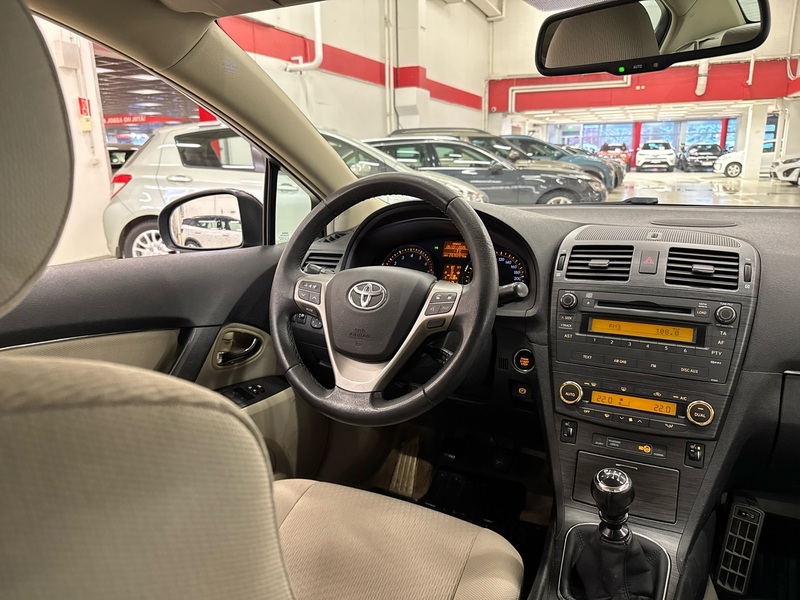 Toyota Avensis vaihtoauto