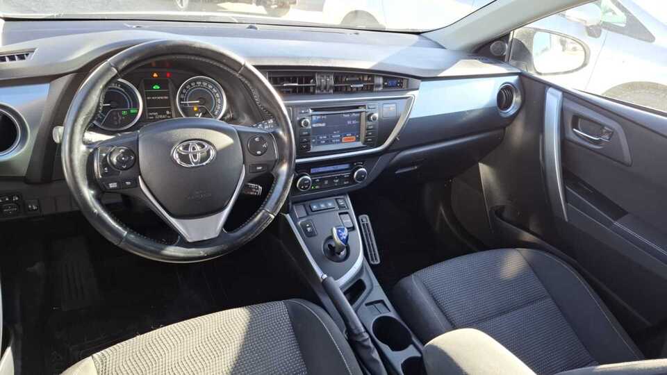 Toyota Auris vaihtoauto