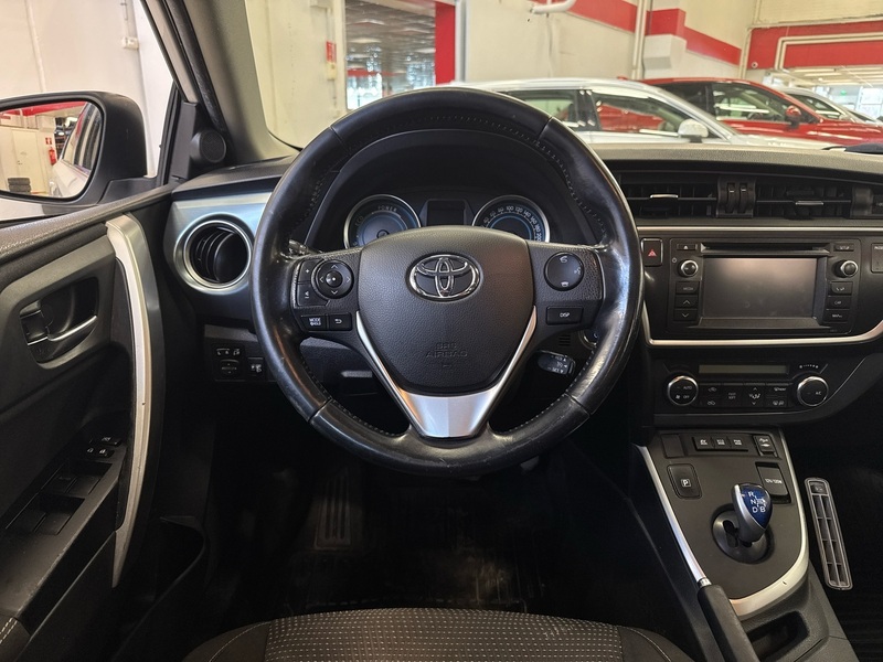 Toyota Auris vaihtoauto