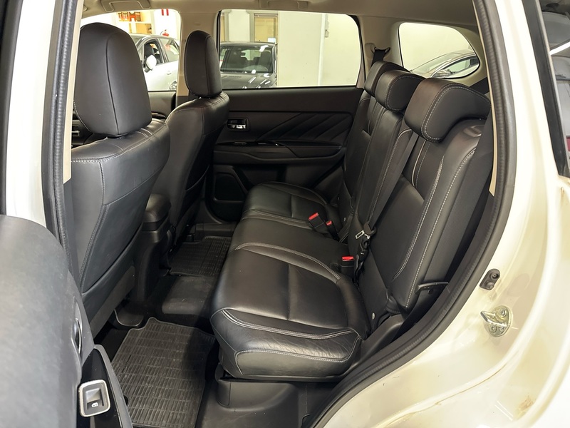 Mitsubishi Outlander PHEV vaihtoauto