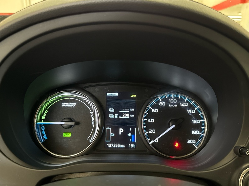 Mitsubishi Outlander PHEV vaihtoauto