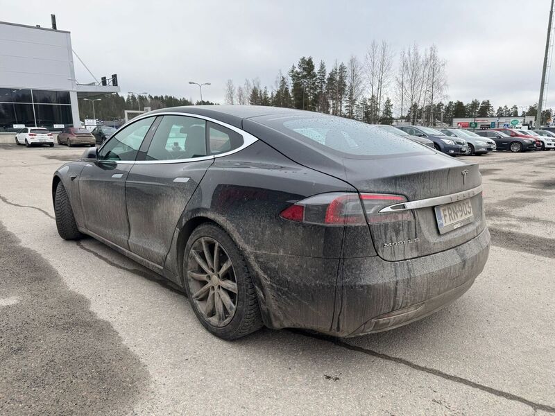 Tesla Model S vaihtoauto