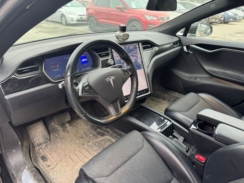 Tesla Model S vaihtoauto