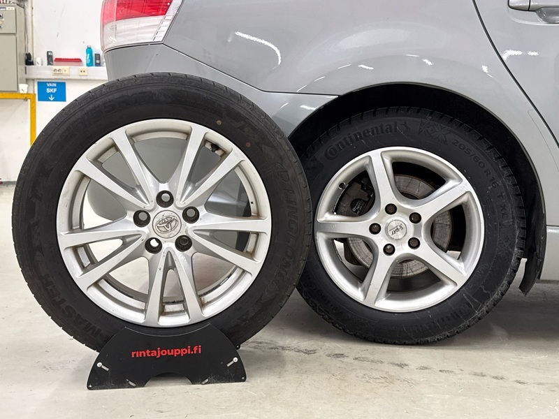 Toyota Avensis vaihtoauto