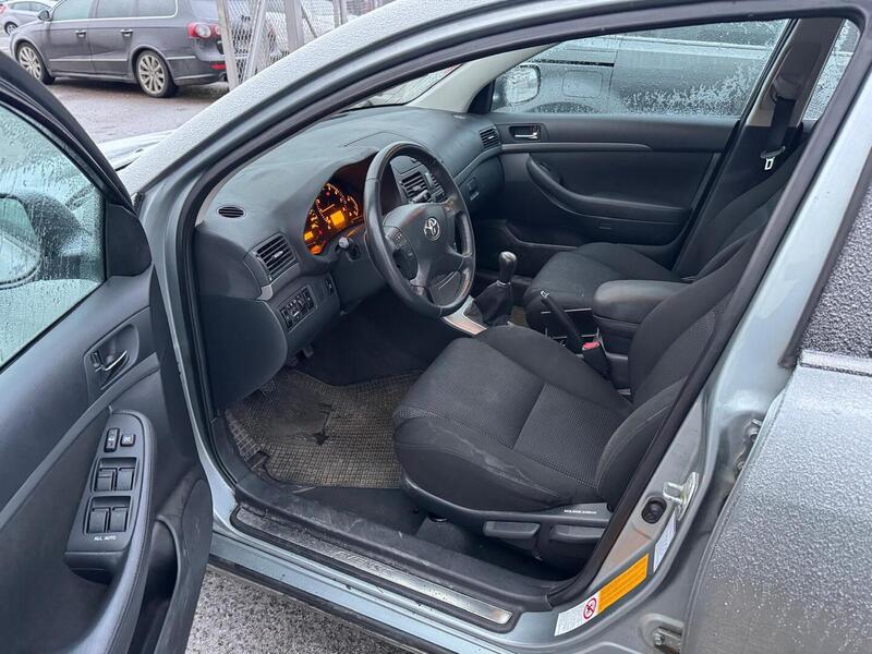 Toyota Avensis vaihtoauto