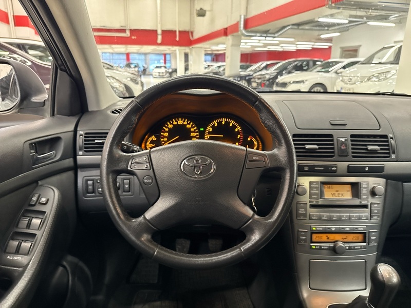 Toyota Avensis vaihtoauto