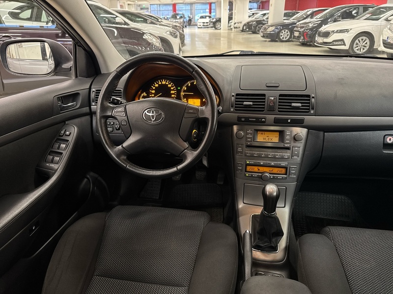 Toyota Avensis vaihtoauto