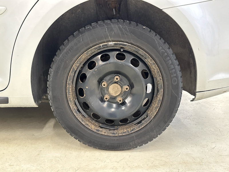 Volkswagen Touran vaihtoauto