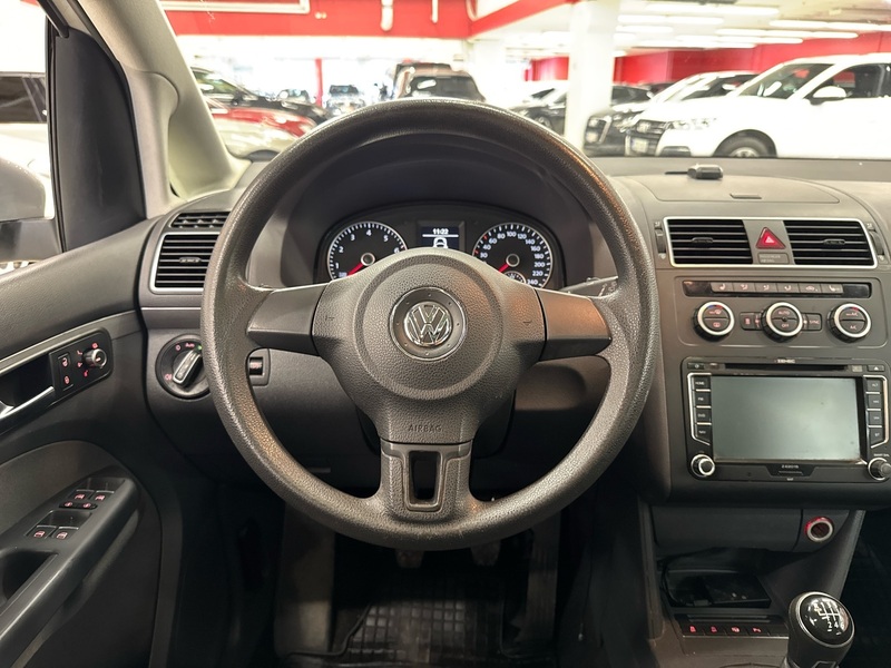 Volkswagen Touran vaihtoauto