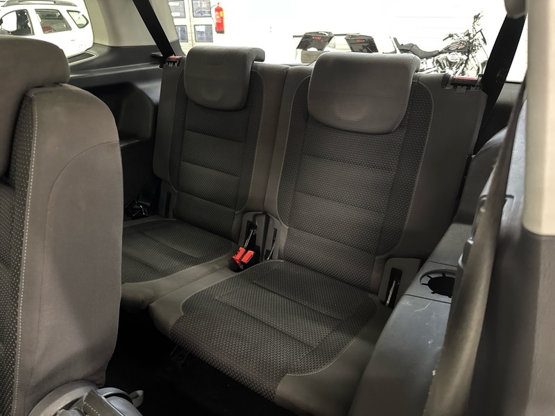 Volkswagen Touran vaihtoauto