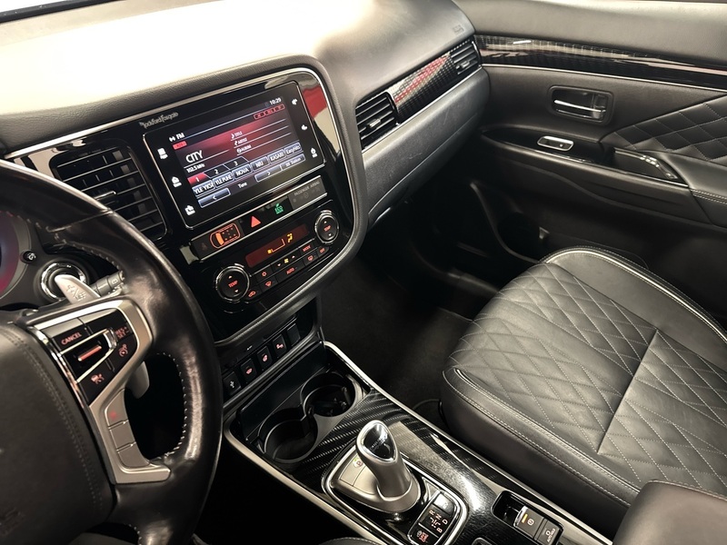 Mitsubishi Outlander PHEV vaihtoauto