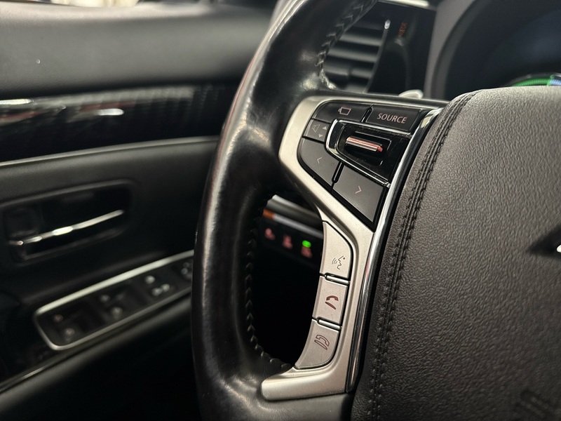 Mitsubishi Outlander PHEV vaihtoauto