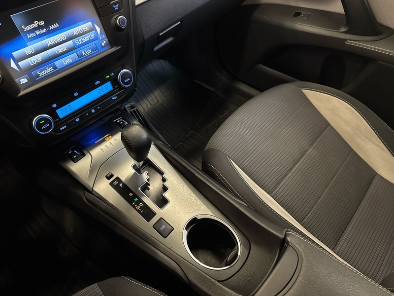 Toyota Avensis vaihtoauto