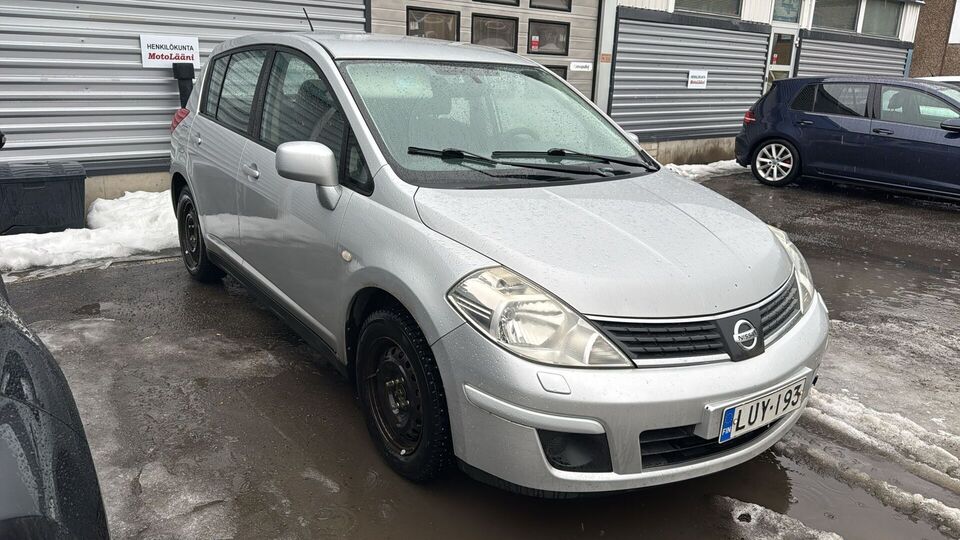 Nissan Tiida vaihtoauto