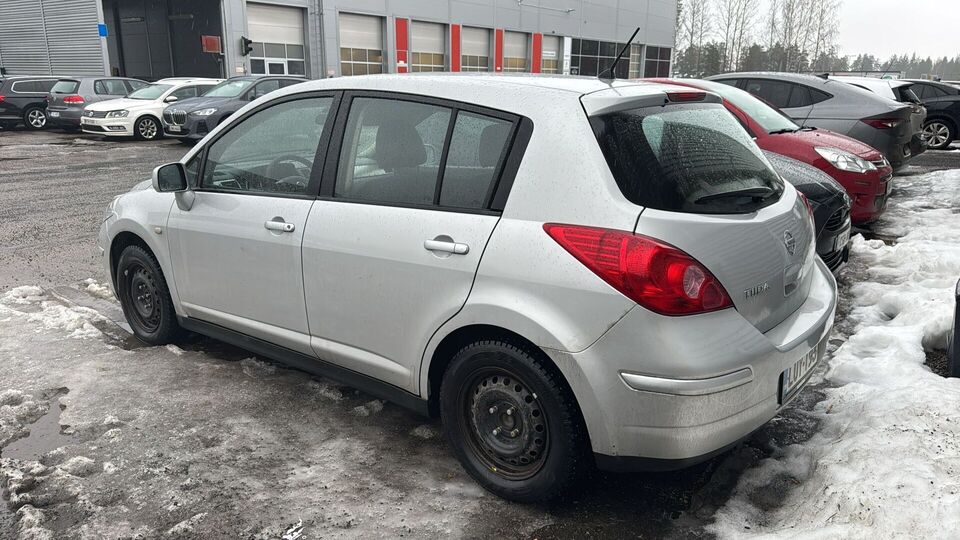 Nissan Tiida vaihtoauto