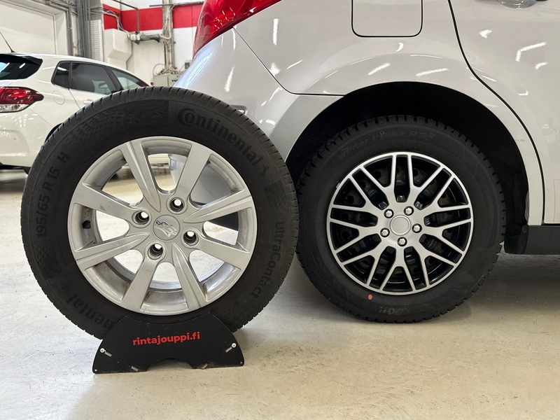 Nissan Tiida vaihtoauto