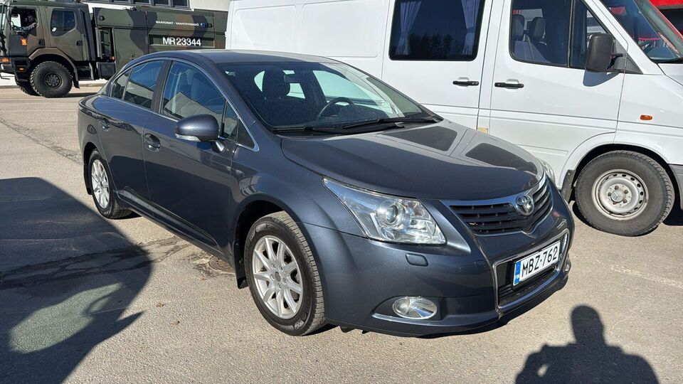 Toyota Avensis vaihtoauto