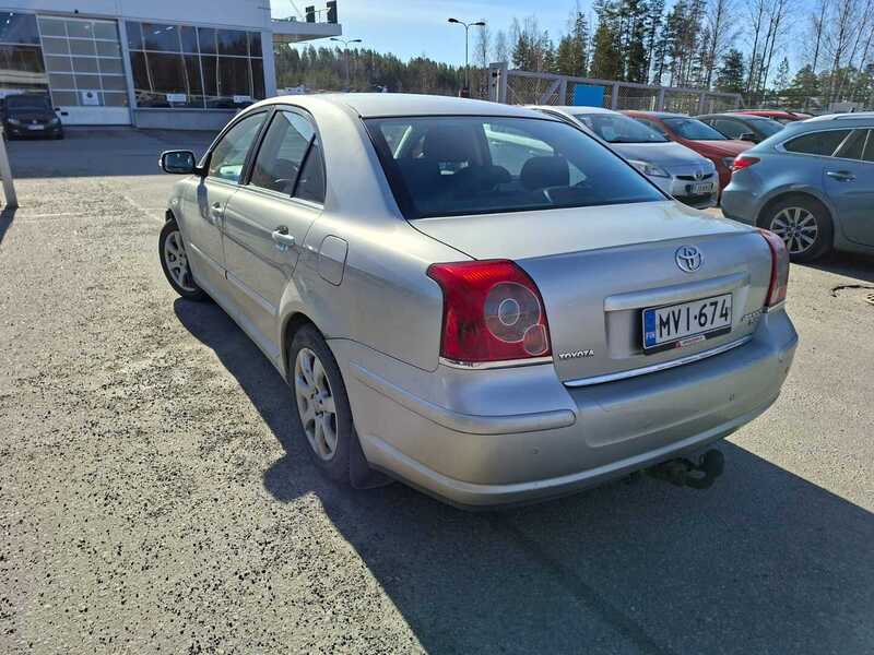 Toyota Avensis vaihtoauto