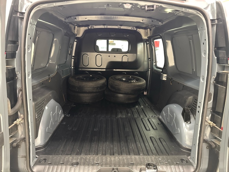 Nissan NV250 vaihtoauto