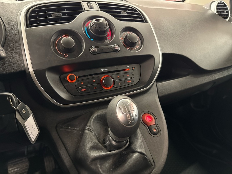 Nissan NV250 vaihtoauto