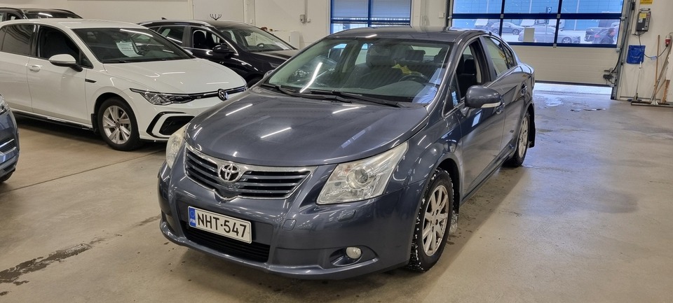 Toyota Avensis vaihtoauto