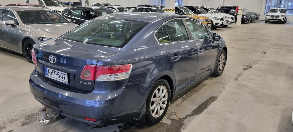 Toyota Avensis vaihtoauto