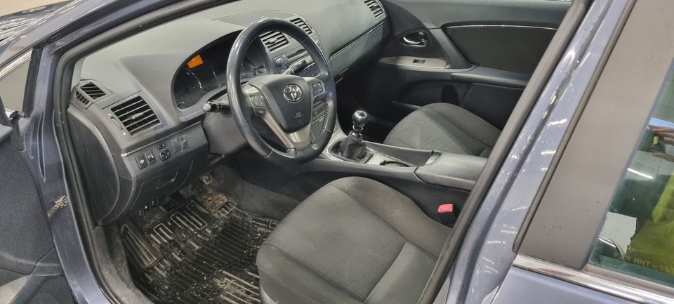 Toyota Avensis vaihtoauto