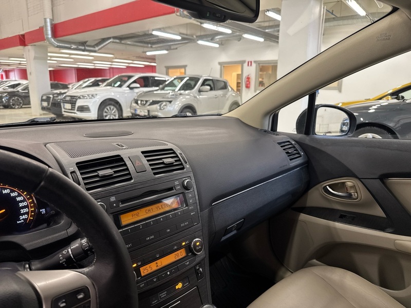 Toyota Avensis vaihtoauto