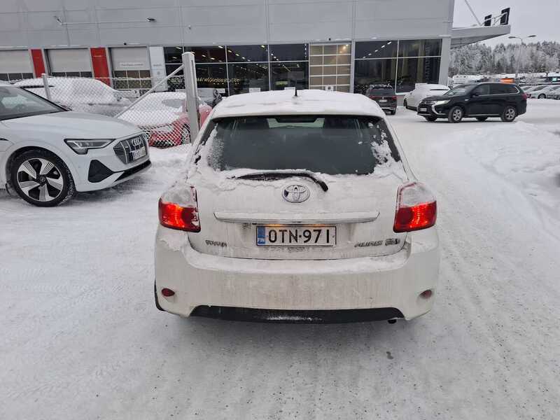 Toyota Auris vaihtoauto