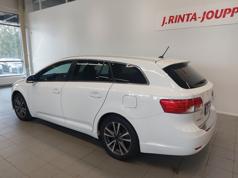 Toyota Avensis vaihtoauto