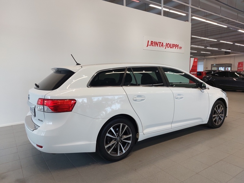 Toyota Avensis vaihtoauto