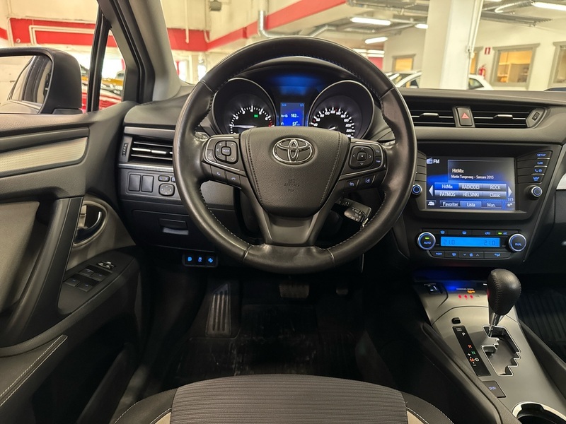 Toyota Avensis vaihtoauto