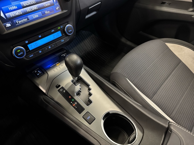 Toyota Avensis vaihtoauto