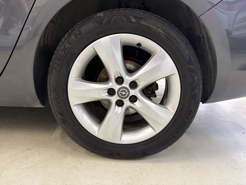 Opel Astra vaihtoauto